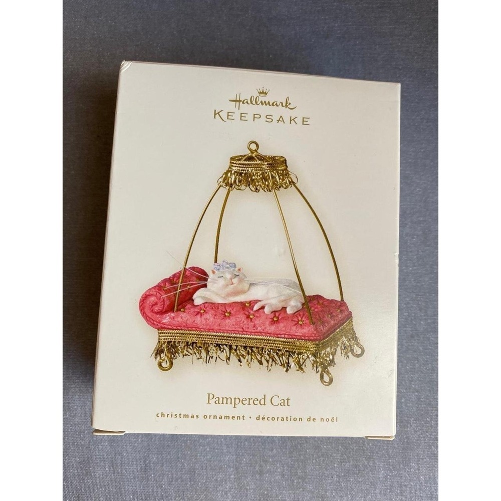 Hallmark Keepsake 2007 Pampered Cat On Chaise Lounge Bed Christmas SKU25
